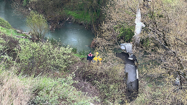 Kütahya'da otomobil 50 metrelik uçuruma yuvarlandı: 1 ölü, 1 yaralı — image 5