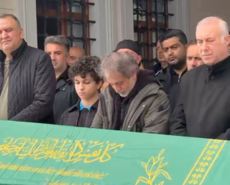 En zor görev... Ünlü oyuncu babasını son yolculuğuna uğurladı