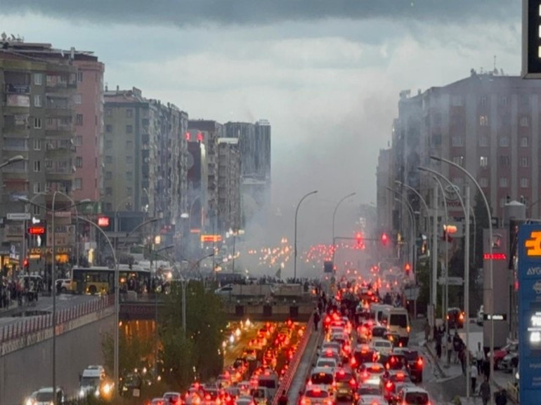 Diyarbakırdaki kutlamalarda 11 kişi yaralandı, 10 kişi gözaltına alındı