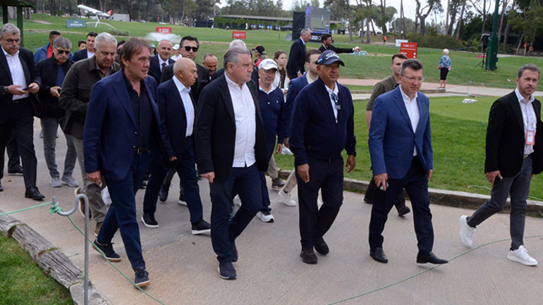 Bakan Bak, Turkish Airlines Open 2026 Golf Turnuvası ödül töreni için Antalyada