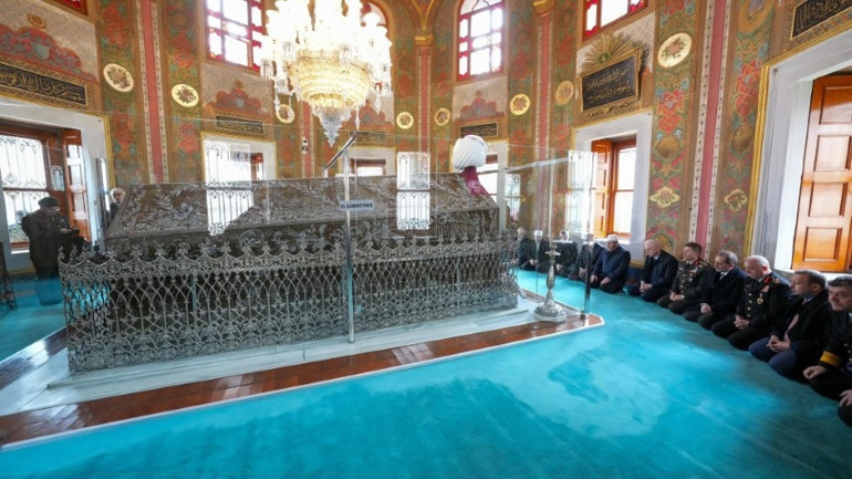 Çağ açıp çağ kapattı... Fatih, vefatının 545inci yıl dönümünde kabri başında anıldı