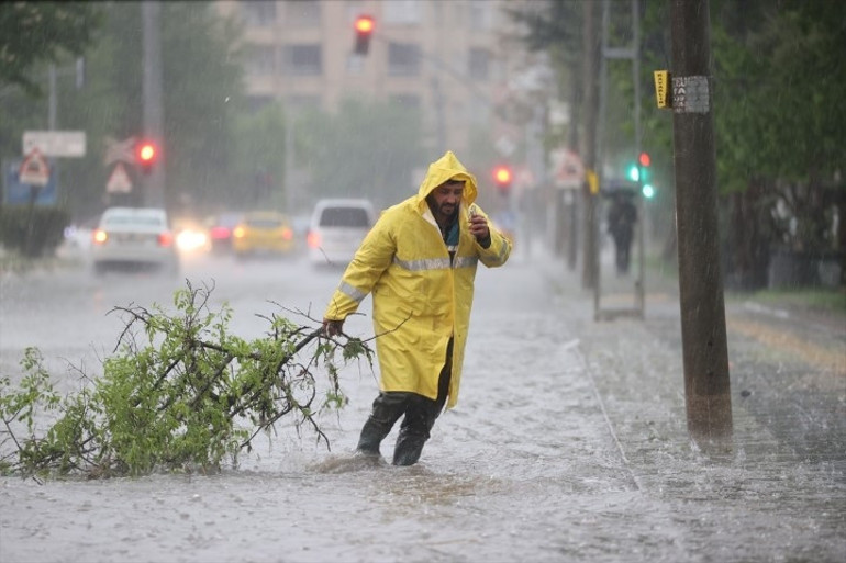 Dikkat Meteoroloji saat verip uyardı: 44 il için sarı kodlu alarm verildi | Kuvvetli sağanak ve fırtına etkili olacak