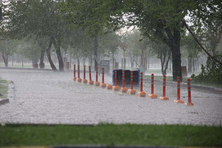 Dikkat Meteoroloji saat verip uyardı: 44 il için sarı kodlu alarm verildi | Kuvvetli sağanak ve fırtına etkili olacak