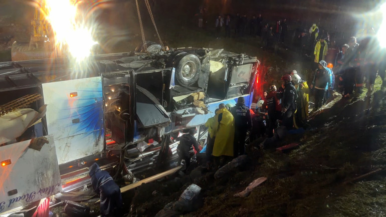 Son dakika... Malatya ve Uşakta trafik kazaları... Çok sayıda ölü ve yaralı var