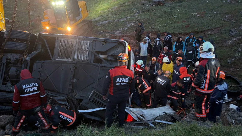 Son dakika... Malatya ve Uşakta trafik kazaları... Çok sayıda ölü ve yaralı var