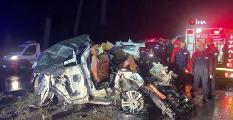 Son dakika... Malatya ve Uşakta trafik kazaları... Çok sayıda ölü ve yaralı var