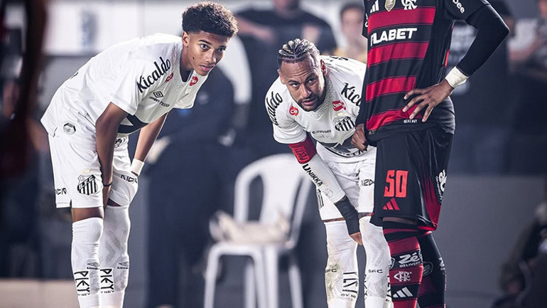 Neymar kendisini çalımlayan Robinhonun 18 yaşındaki oğluna tokat attı Brezilya bunu konuşuyor