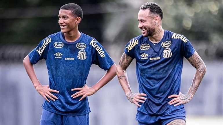 Neymar kendisini çalımlayan Robinhonun 18 yaşındaki oğluna tokat attı Brezilya bunu konuşuyor