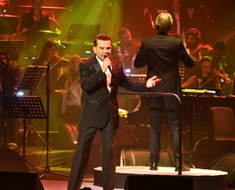 Yeni aşk konserde ortaya çıktı