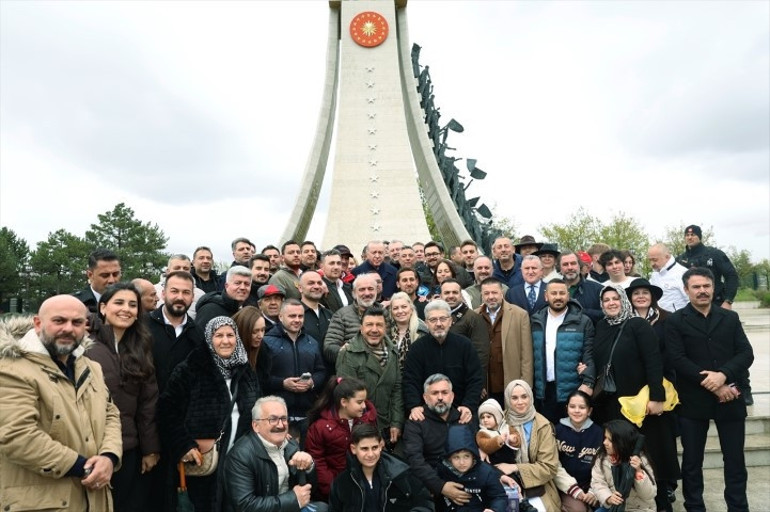 Cumhurbaşkanı Erdoğan, yarışa katılan ralli grubunu Beştepeden uğurladı