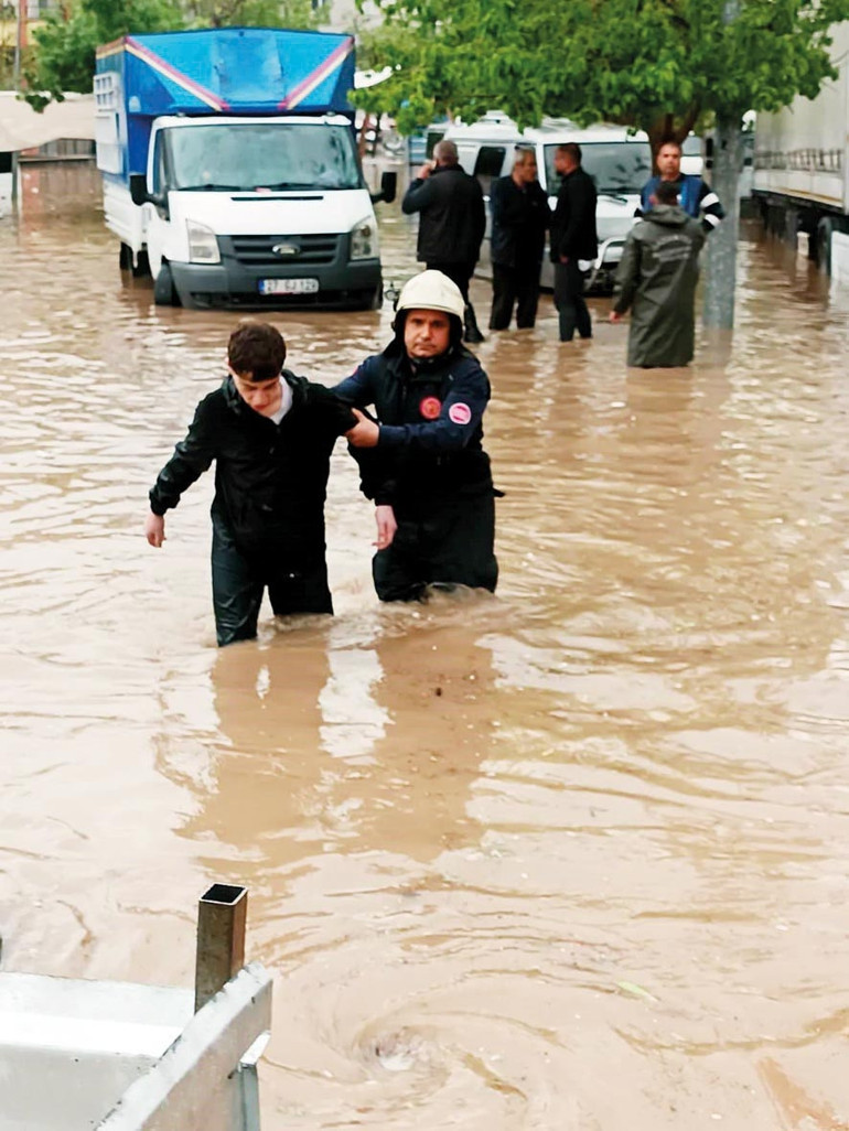 Süper hücre vurup geçti
