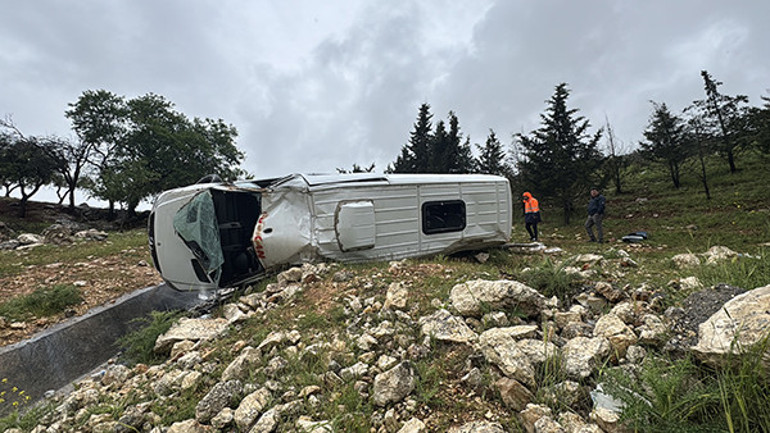 Son dakika... Gaziantep’te işçi servisi devrildi: 16 yaralı