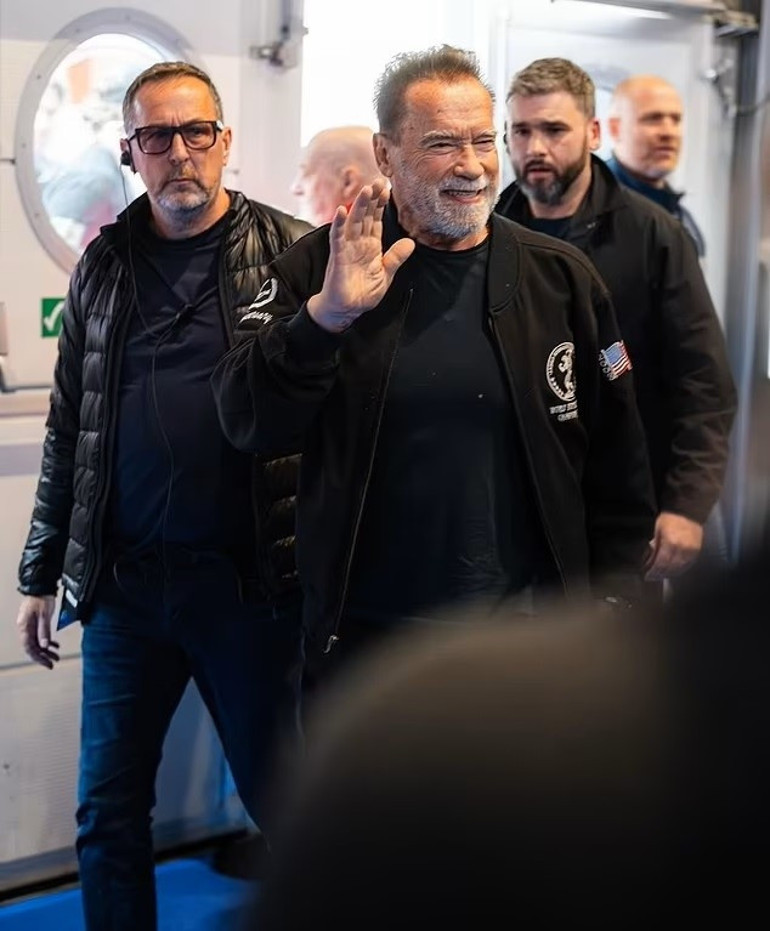 Biri evliliğinden biri de hizmetçisiyle yasak ilişkisinden doğmuştu… Ünlü oyuncunun iki oğlu savaşa girdi