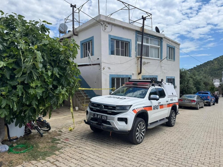 Mersinde 2 kardeşin ölümünde yeni gelişme Ev ve arabaları incelendi: Kaldıkları odada tespit edildi