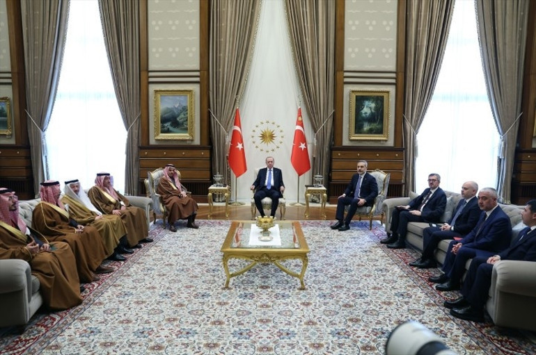 Cumhurbaşkanı Erdoğan, Faysal bin Ferhanı kabul etti