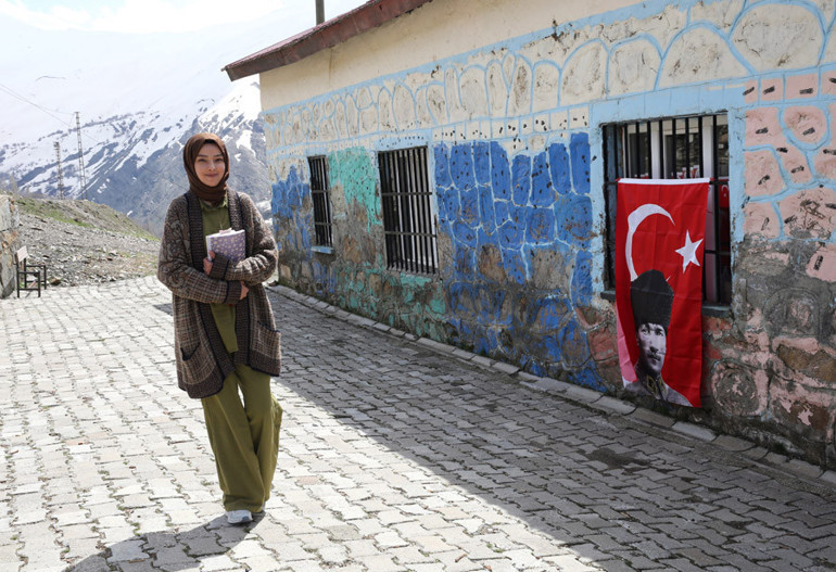 Mezrada bir eğitim hikayesi... Kevser öğretmen ve Yusuf ile Melek