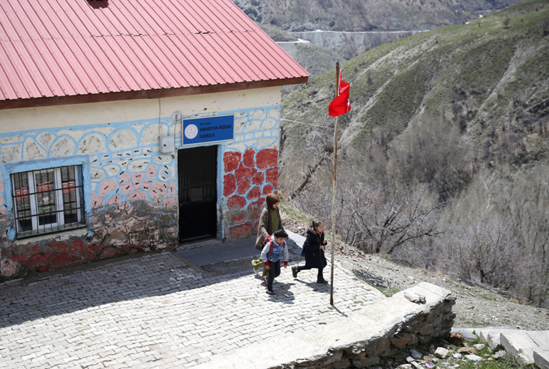 Mezrada bir eğitim hikayesi... Kevser öğretmen ve Yusuf ile Melek