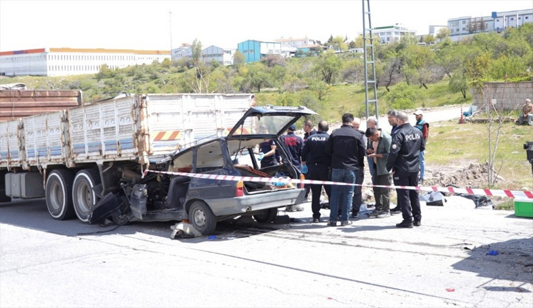 Feci kazada anne öldü, oğlu ağır yaralı