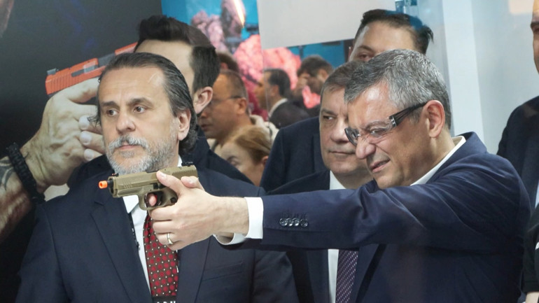 CHP lideri Özel, SAHA EXPO 2026yı ziyaret etti