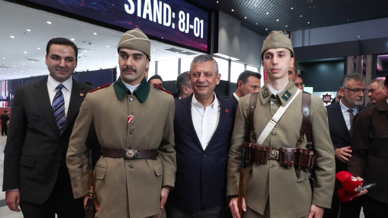 CHP lideri Özel, SAHA EXPO 2026yı ziyaret etti