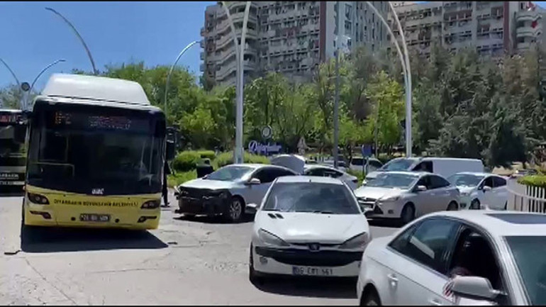 Diyarbakır’da otobüs ile otomobil çarpıştı