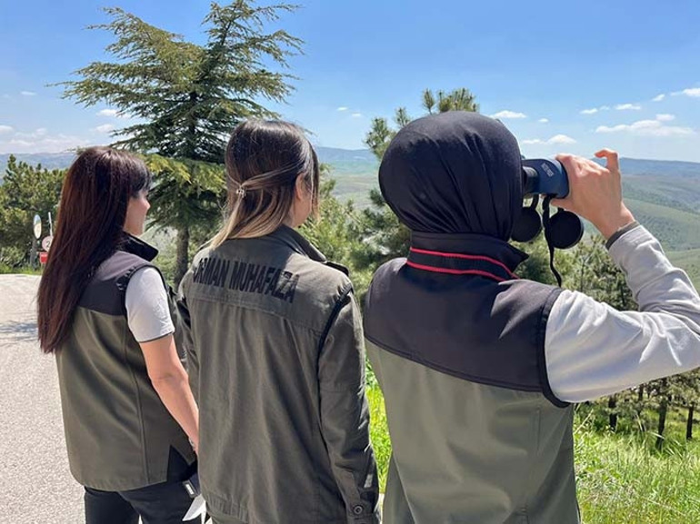 Onlara ormanın melekleri diyorlar Yazın köz üstünde, kışın buz üstündeyiz