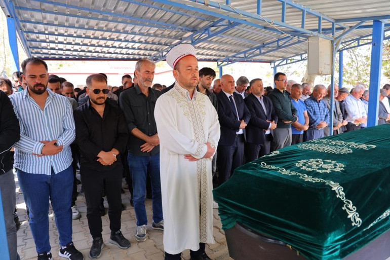 Son yolculuğuna uğurlandı Acılı baba konuştu