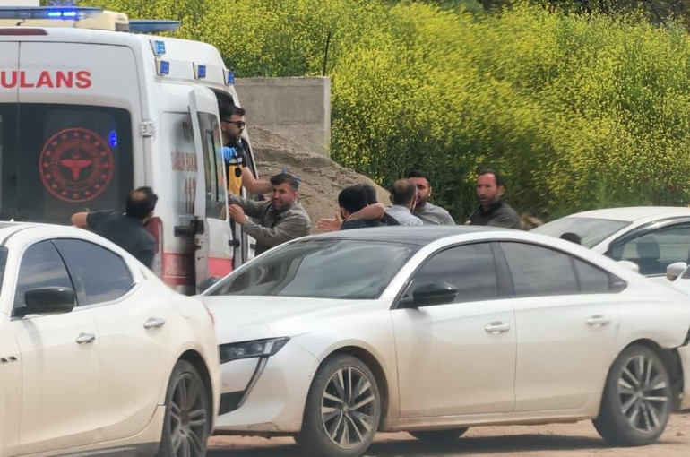 İnşaat işçileri arasında sopalı-yumruklu kavga Ambulanstaki yaralıya da saldırmak istediler
