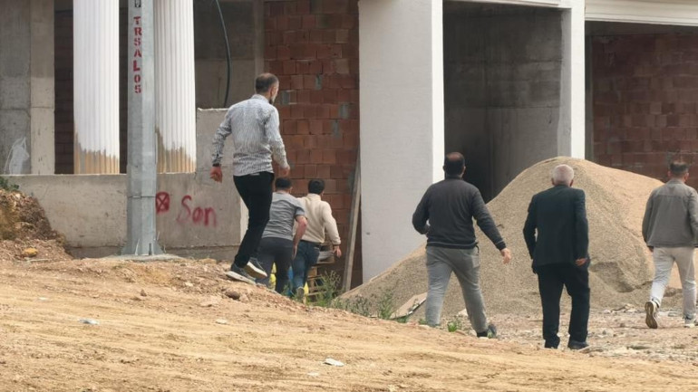 İnşaat işçileri arasında sopalı-yumruklu kavga Ambulanstaki yaralıya da saldırmak istediler