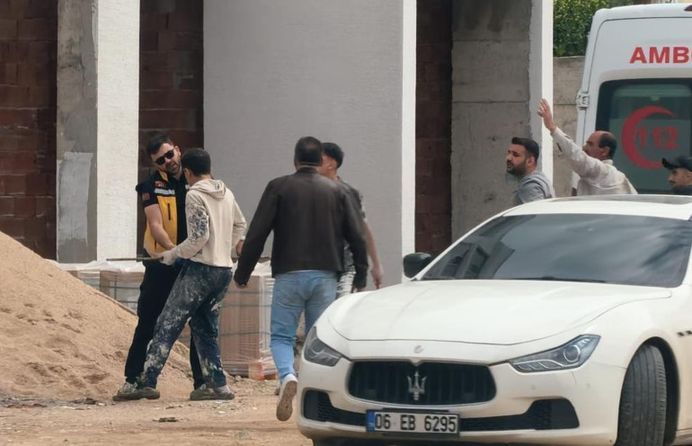 İnşaat işçileri arasında sopalı-yumruklu kavga Ambulanstaki yaralıya da saldırmak istediler