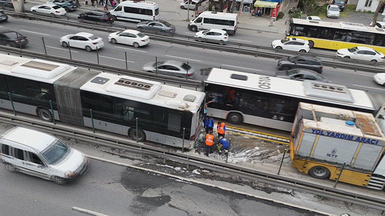 Duraklarda yolcu yoğunluğu oluştu