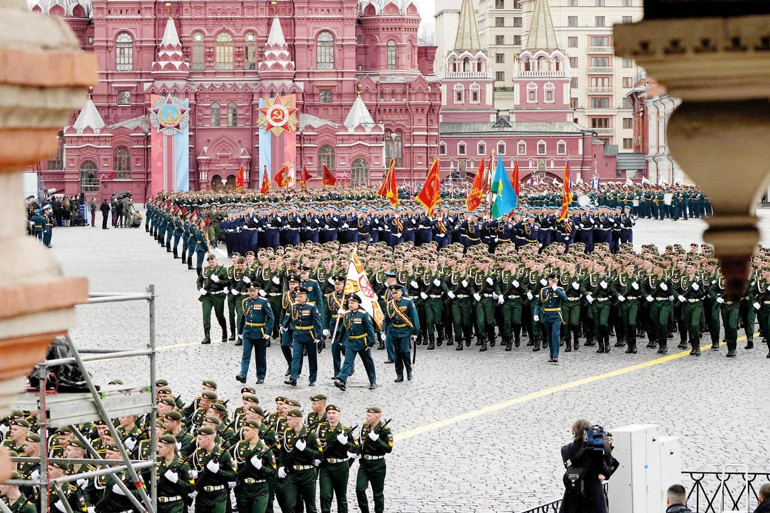 Ateşkes tuttu Ukrayna vurmadı… Putin’den Kızıl Meydan’da ‘savaş sürecek’ mesajı