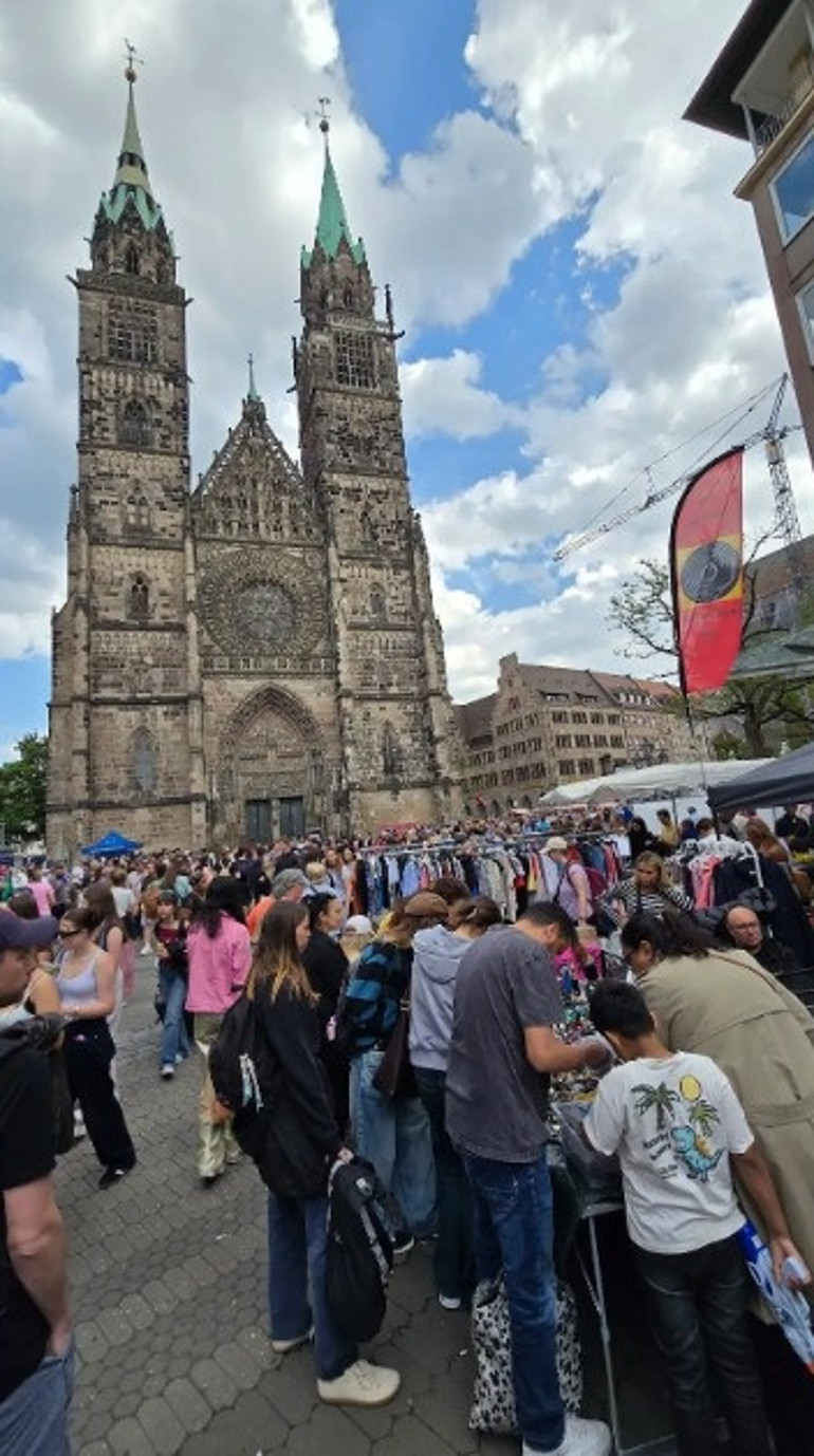 Almanya’nın En Büyük Nürnberg Bit Pazarına Nur Yağdı