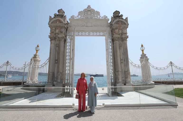 Emine Erdoğan, Kraliçe Mathilde ile bir araya geldi