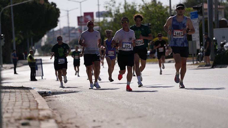 Salomon Çeşme Yarı Maratonu’nda ödüller sahiplerini buldu