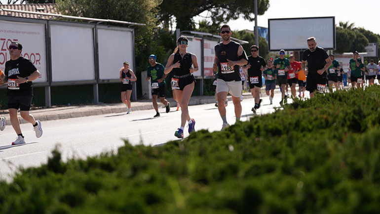 Salomon Çeşme Yarı Maratonu’nda ödüller sahiplerini buldu
