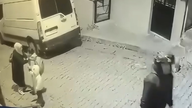 Elektrik akımına kapılan küçük çocuk annesi sayesinde kurtuldu