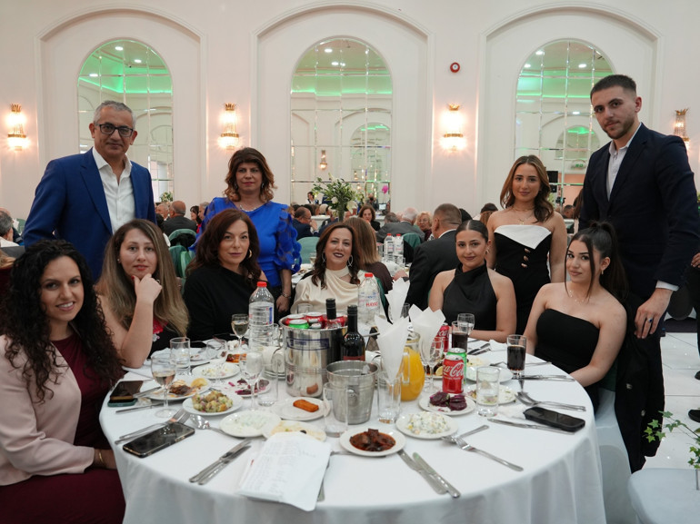 Limasollular Derneği UK, Londra’da yılın annesini seçti