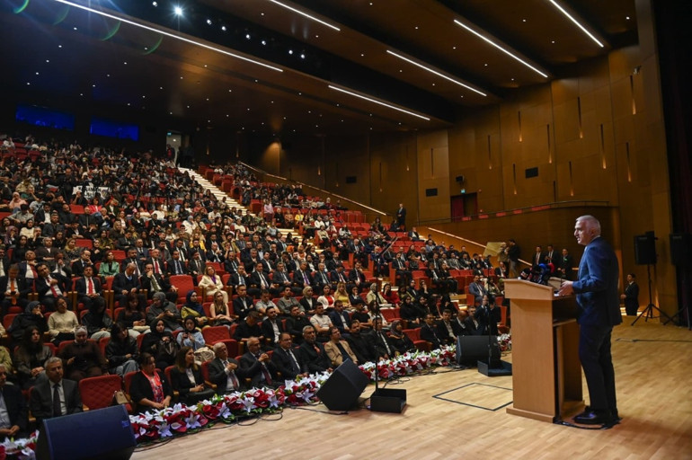 Kültür ve Turizm Bakanı Ersoy: Dil, onu kullanan herkesin hassas davranması gereken bir emanettir