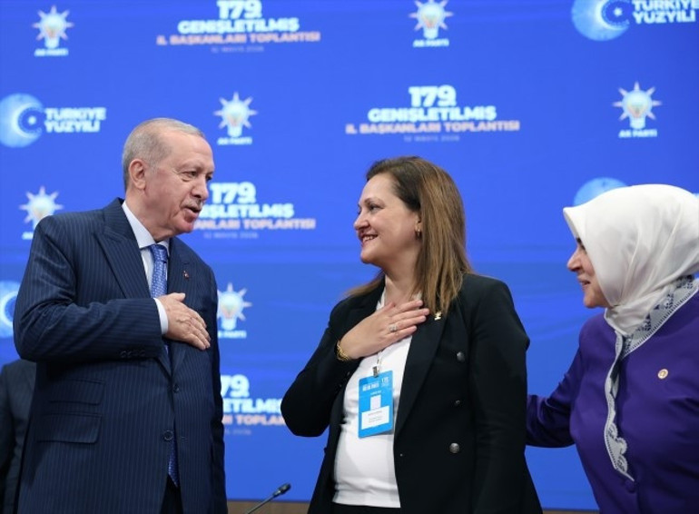 Afyonkarahisar Belediye Başkanı Burcu Köksal AK Partiye katıldı | Rozetini Cumhurbaşkanı Erdoğan taktı... İşte Köksalın ilk açıklaması