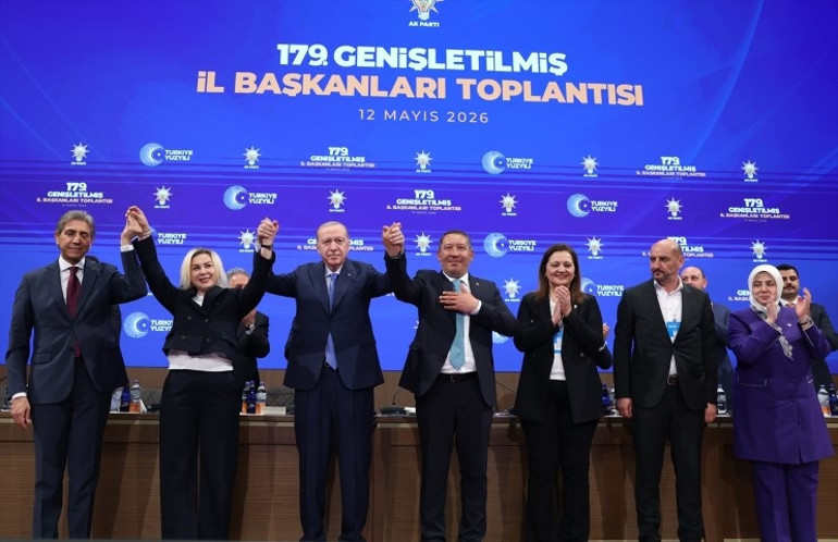 Afyonkarahisar Belediye Başkanı Burcu Köksal AK Partiye katıldı | Rozetini Cumhurbaşkanı Erdoğan taktı... İşte Köksalın ilk açıklaması