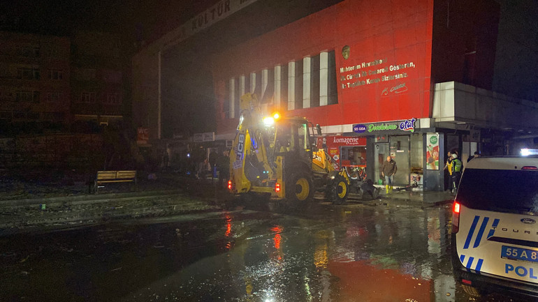 Samsunda sağanak sonrası oluşan selde hafif yaralanan 12 kişi hastaneye kaldırıldı