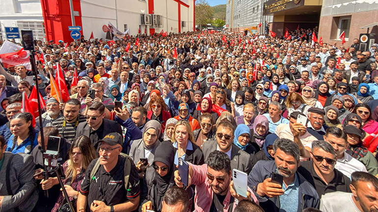 AK Partiye geçen Başkan Burcu Köksala coşkulu karşılama: Yeni bir döneme adım attık