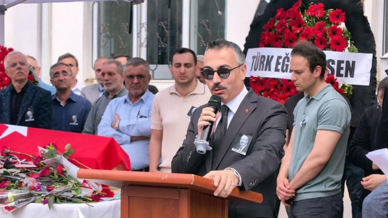 Öğrenciler de öğretmenler de gözyaşlarına boğuldu