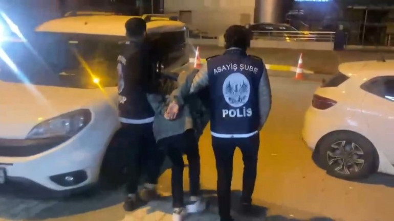 Haraç için iş yerini kundaklayacaktı, kendini yakıp can havliyle kaçtı