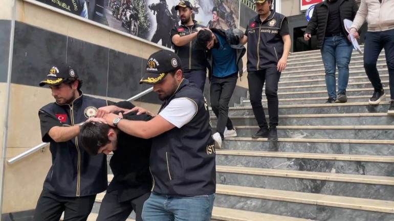 Haraç için iş yerini kundaklayacaktı, kendini yakıp can havliyle kaçtı