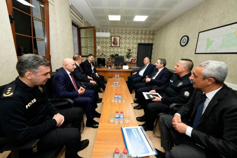 Bakan Çiftçiden polis merkezi amirliğine ziyaret