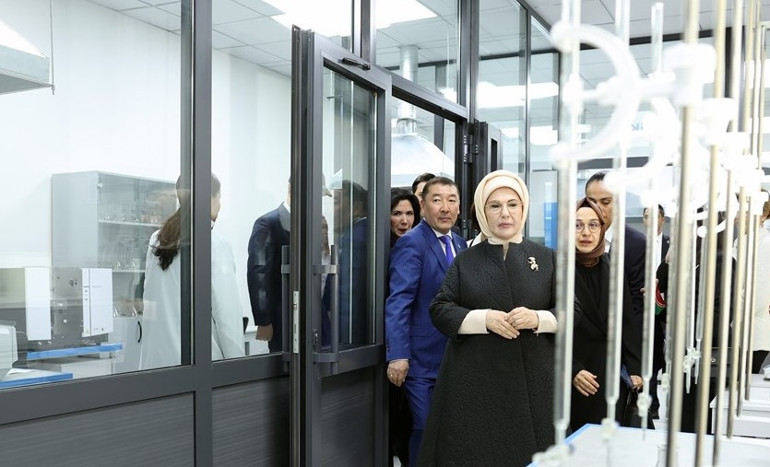 Emine Erdoğan, Kazakistanda sıfır atık laboratuvarının açılışına katıldı