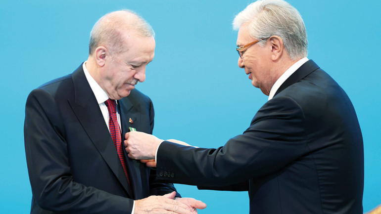 Kazakistan’dan Erdoğan’a ‘Ahmet Yesevi Nişanı’