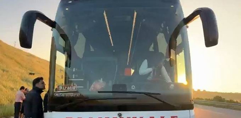 Otobüs şoförü uyudu, muavin kapıdan düşerek yaralandı